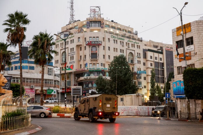 Έφοδος ισραηλινών δυνάμεων στα γραφεία του Al Jazeera στη Δυτική Όχθη!  Διαταγή  για κλείσιμο για 45 ημέρες