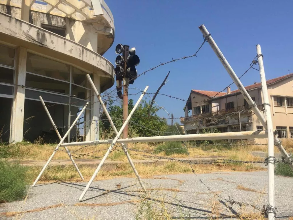 Πούλησαν τη ψυχή τους στο διάβολο, Σενέρ, τι περιμένεις